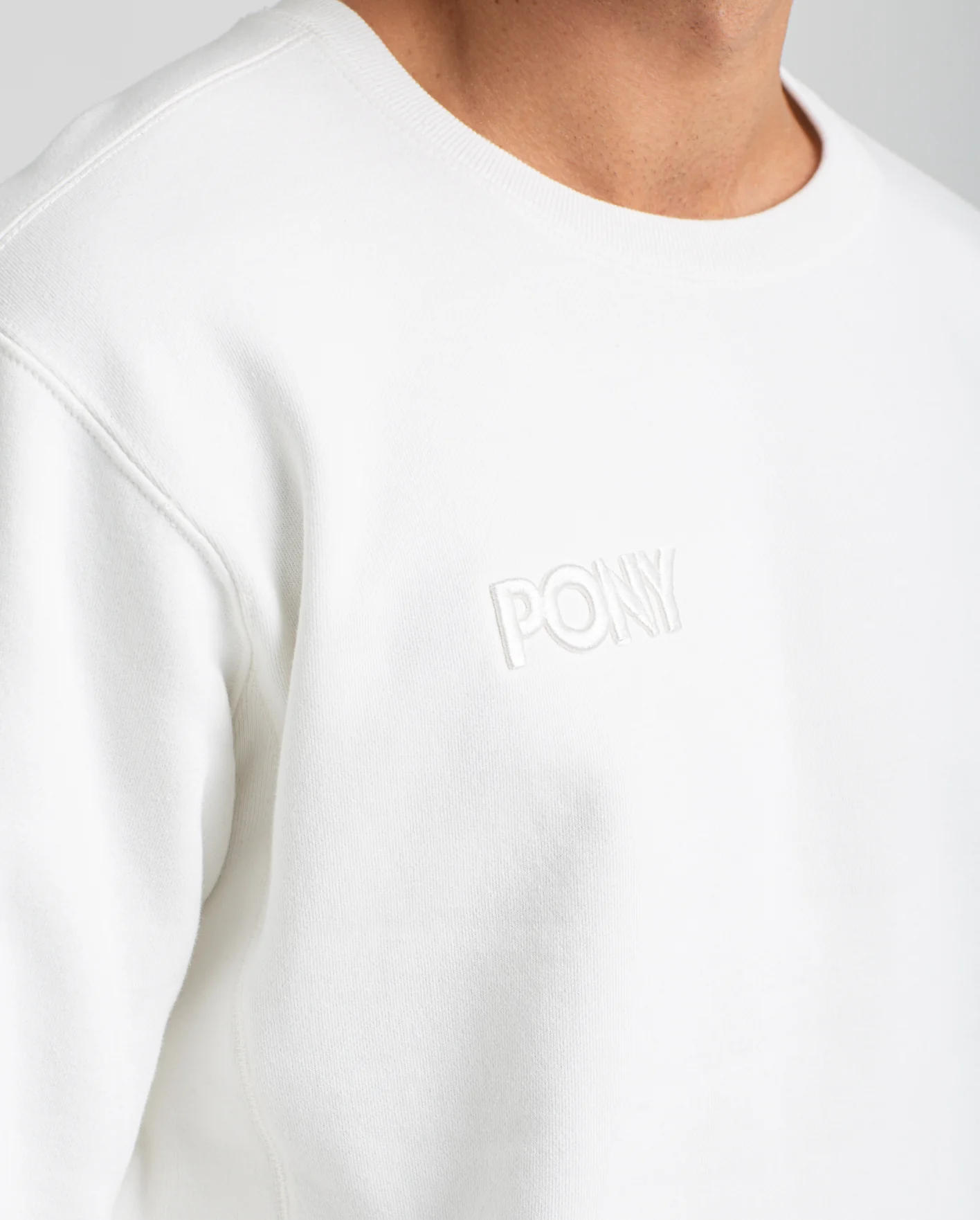 CLASSICS WHITE EMBROIDERED CREW NECK SWEATSHIRT - Image 3
