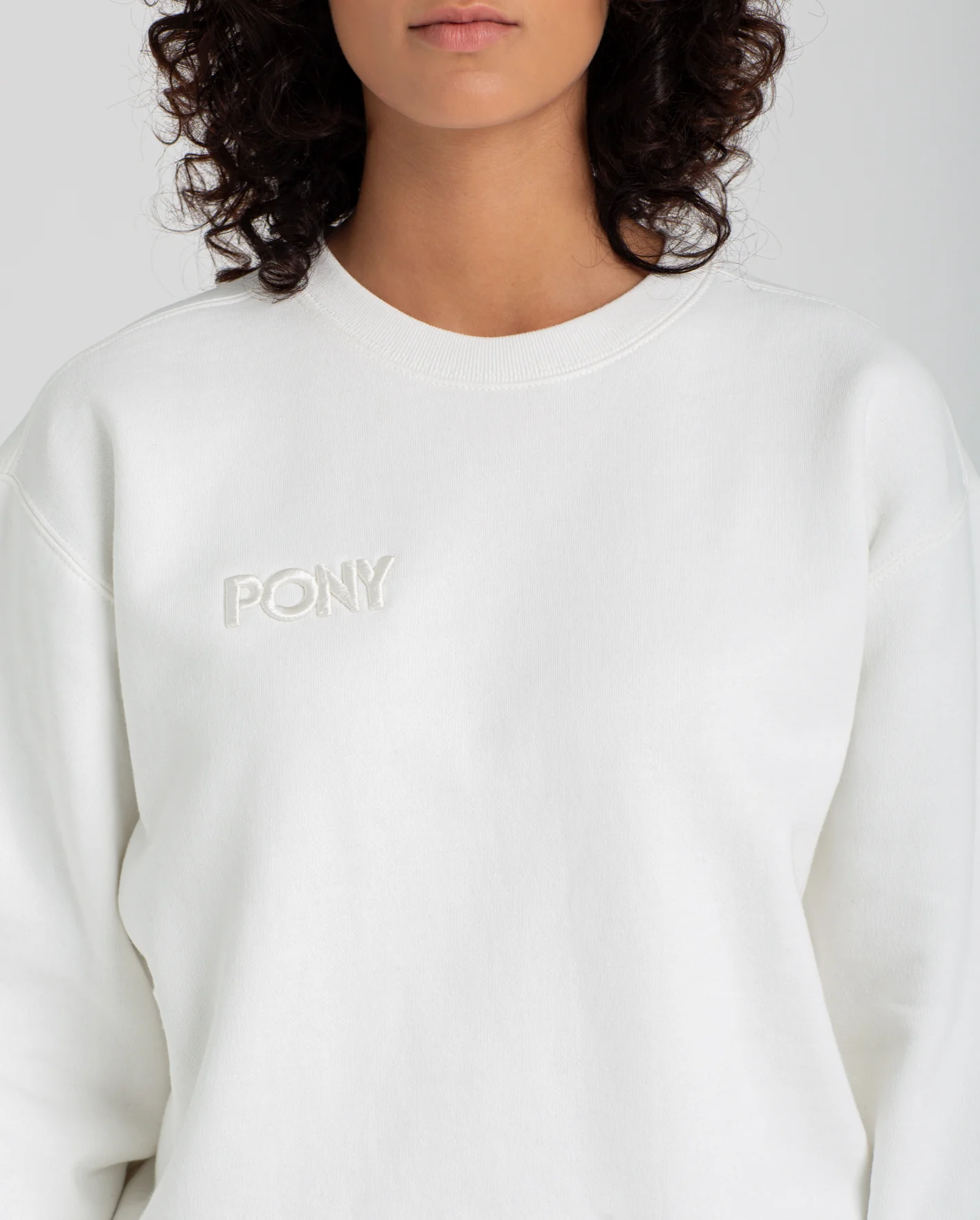 CLASSICS WHITE EMBROIDERED CREW NECK SWEATSHIRT - Image 5